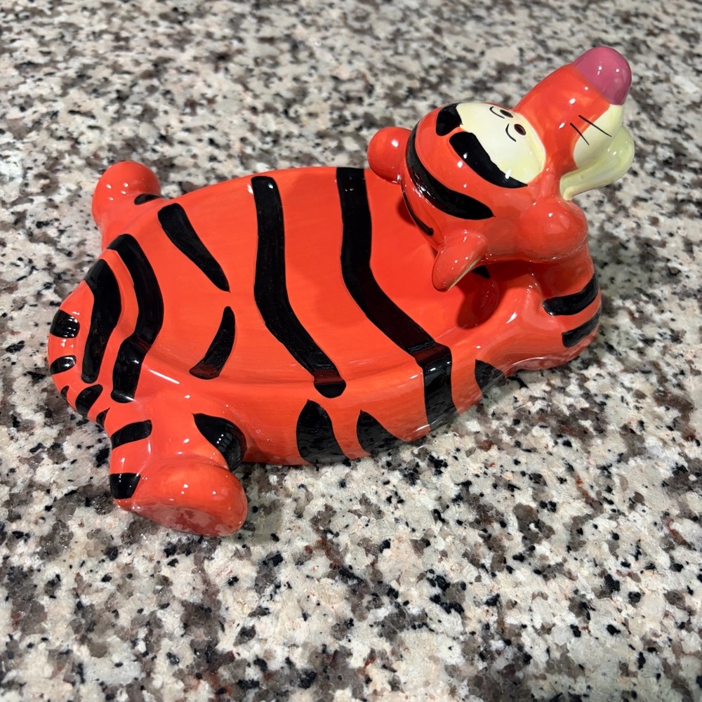 VINTAGE DISNEY TIGGER CERAMIC SOAP DISH - Picture 2 of 14